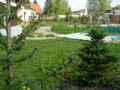 Dvě sousední zahrady v Hluboké nad Vltavou